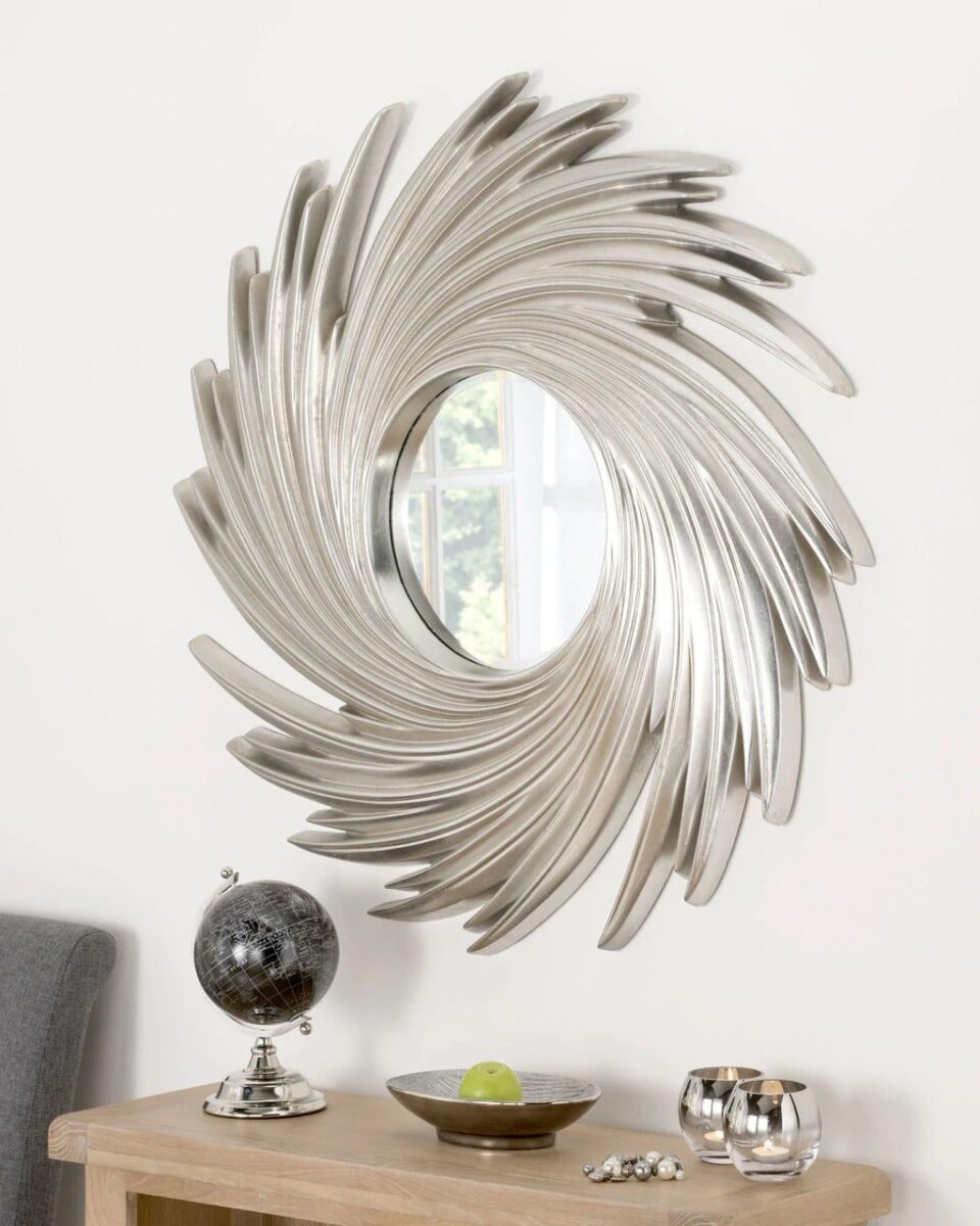 Круглое зеркало с рамой в виде серебряного вихря 