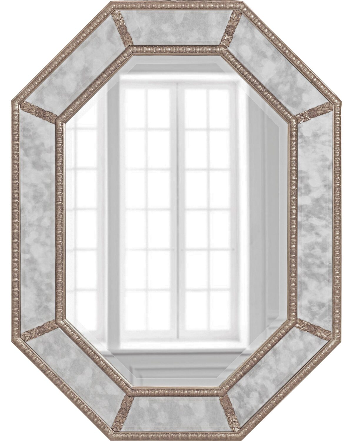 Серебряное настенное восьмиугольной зеркало "Ньюпорт" в стиле барокко (на белом фоне)
