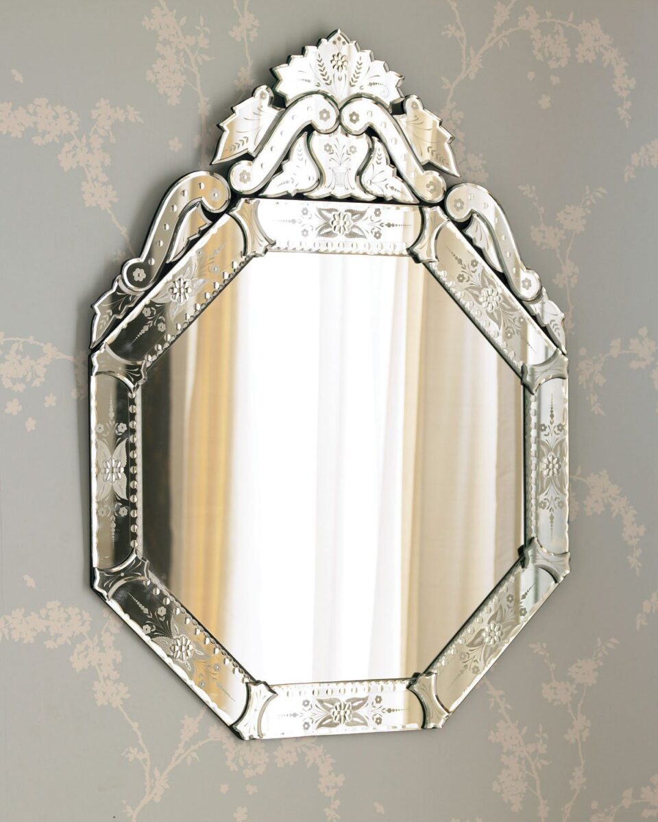 Овальное настенное зеркало 