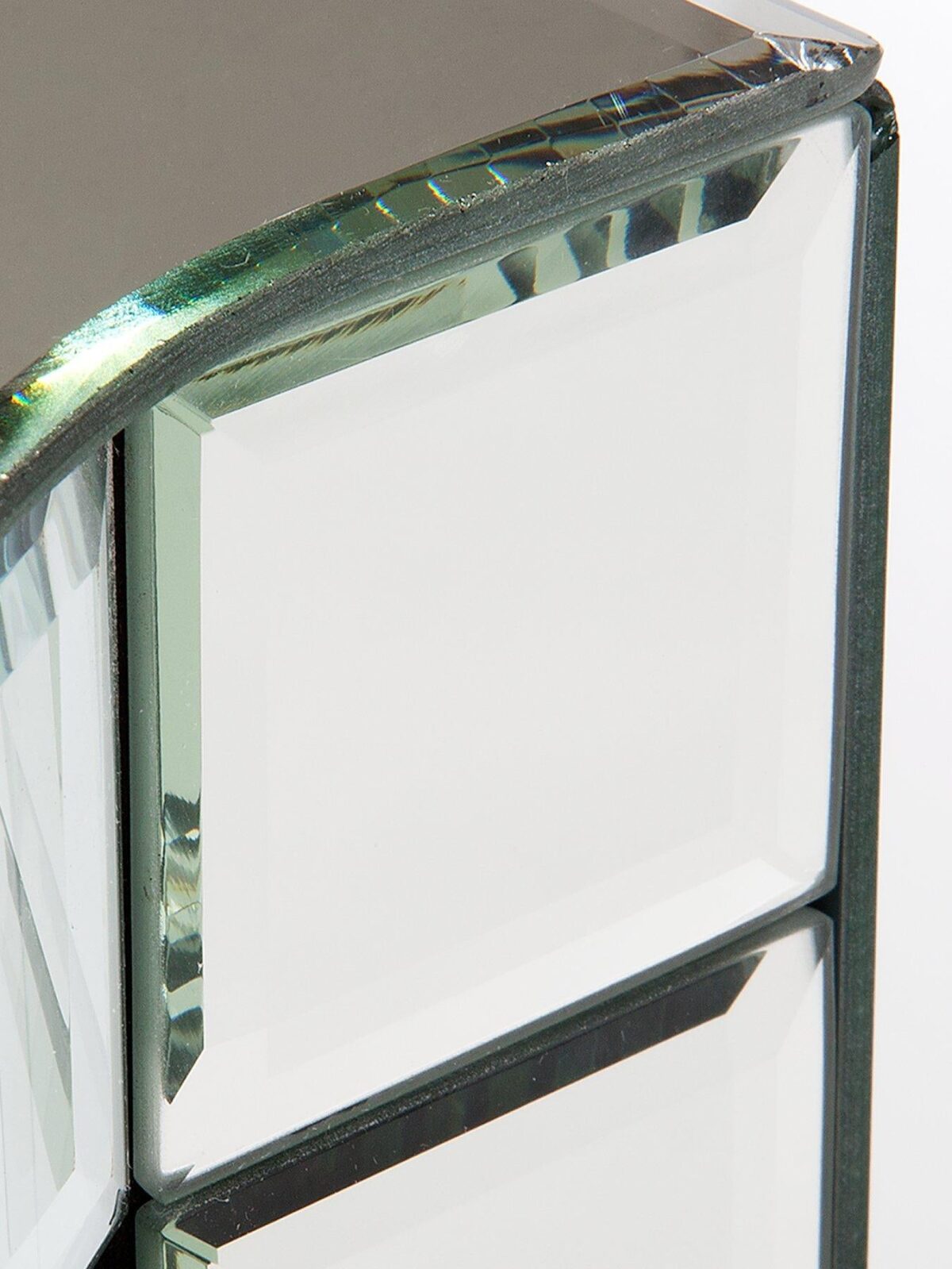 Зеркальная тумба с выдвижным ящиком "Николь" (деталь крупным планом)