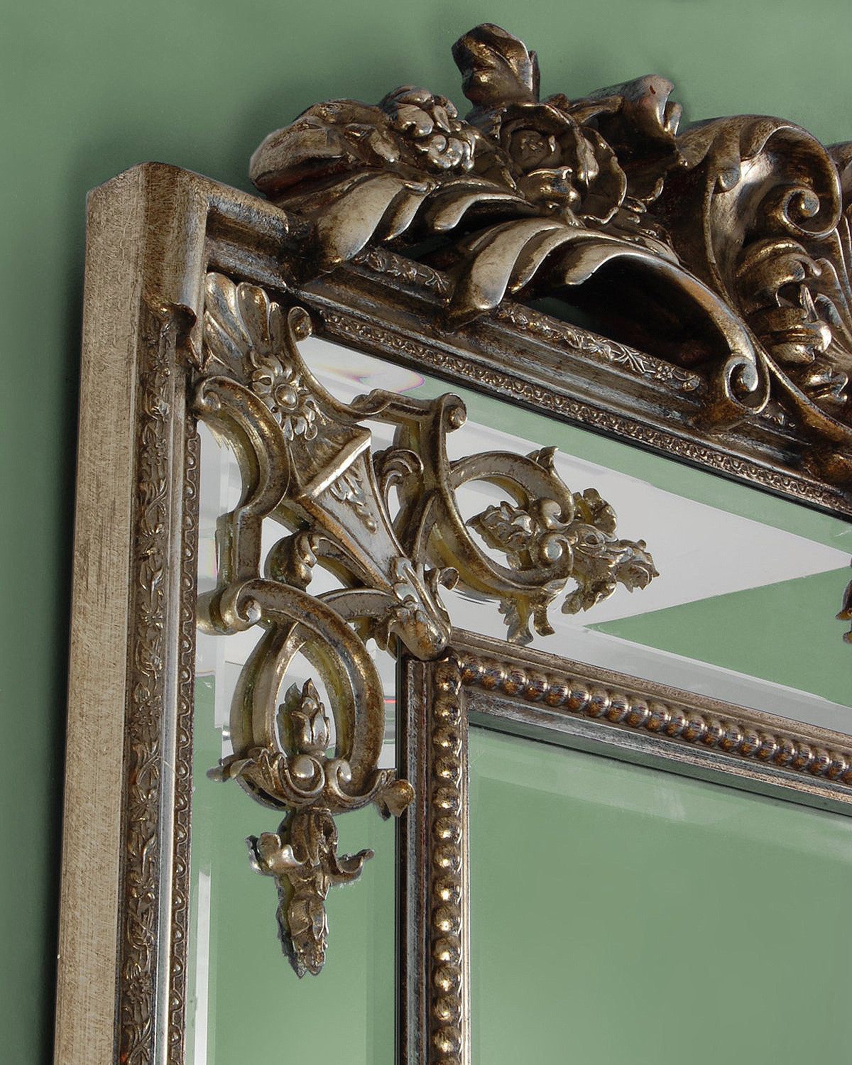 Серебряное напольное зеркало "Пабло" (вид сверху на деталь)