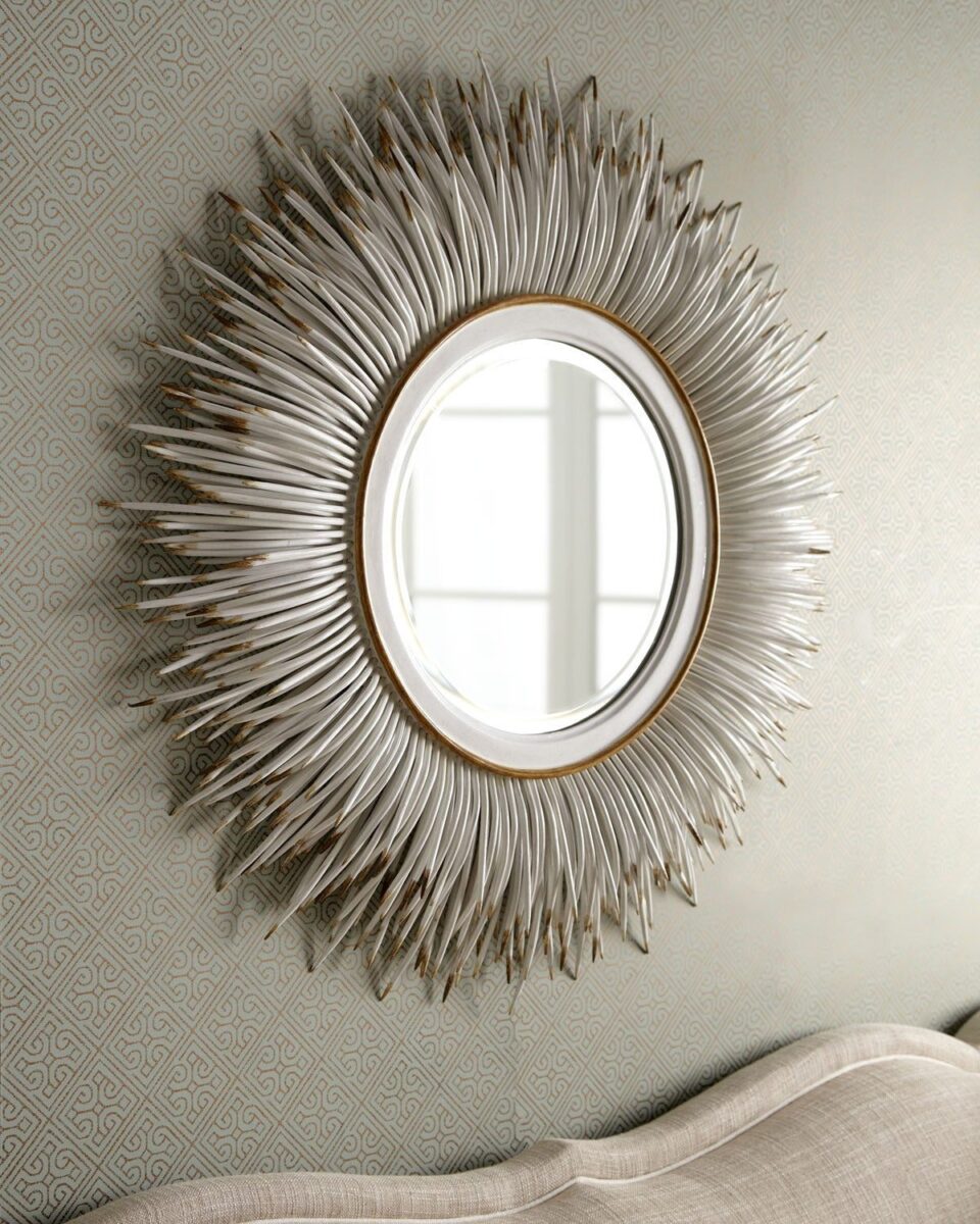 Круглое белое настенное зеркало 