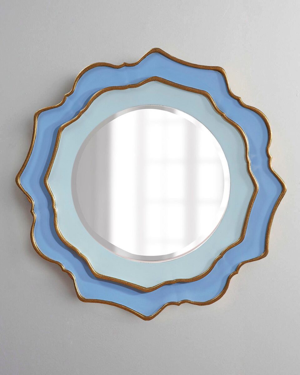 Круглое настенное зеркало в голубой раме 