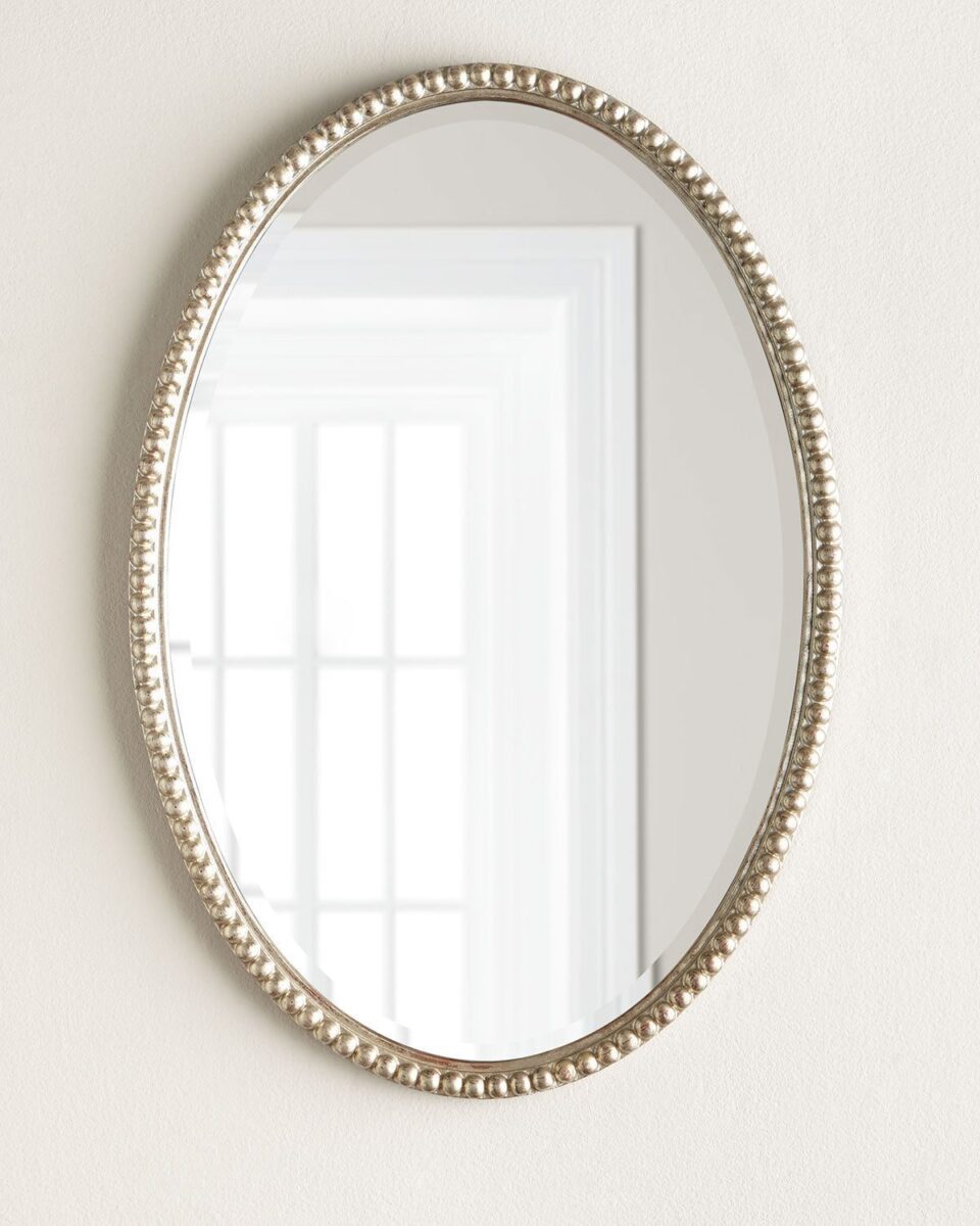 Элегантное настенное зеркало 