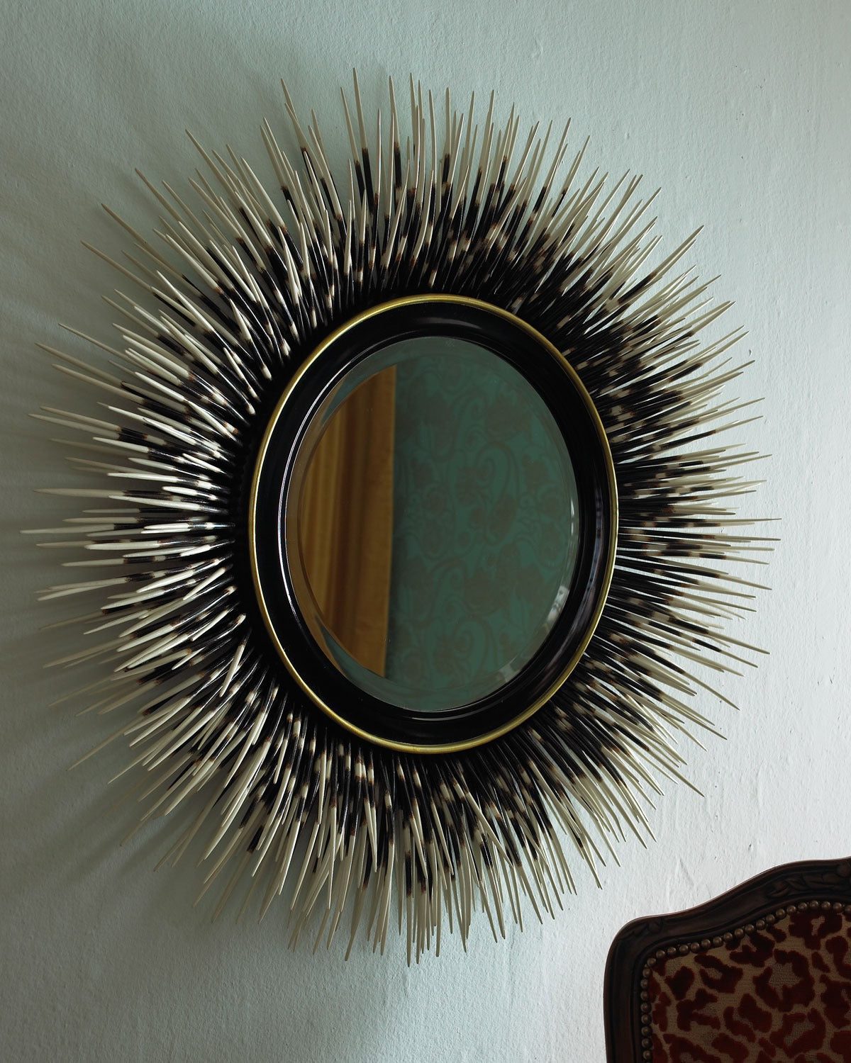Круглое чёрное настенное зеркало "Ларс"