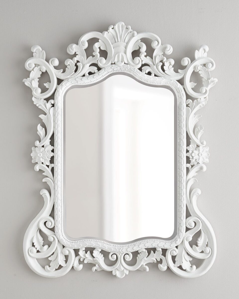 Настенное зеркало "Гаэтано" с белой прямоугольной витиеватой рамой в стиле барокко (вид спереди)