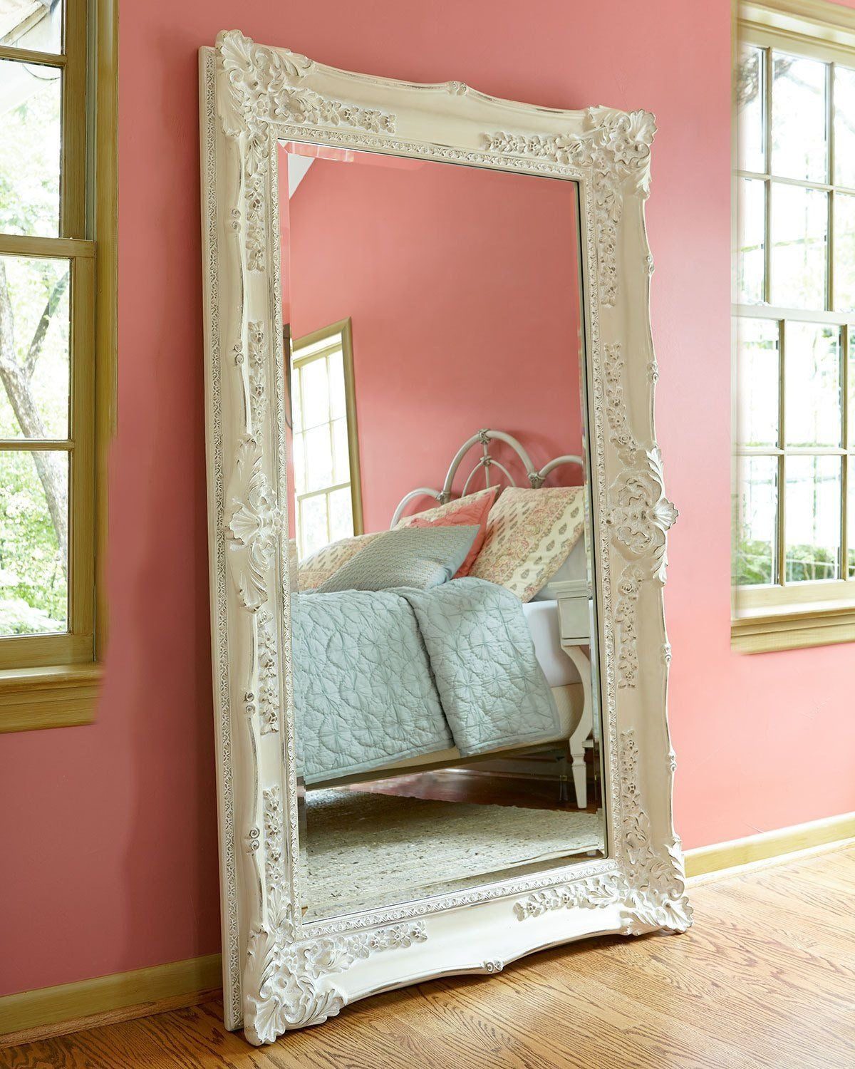 Напольное зеркало "Ла Манш" в полный рост с рамой белого цвета в французском стиле