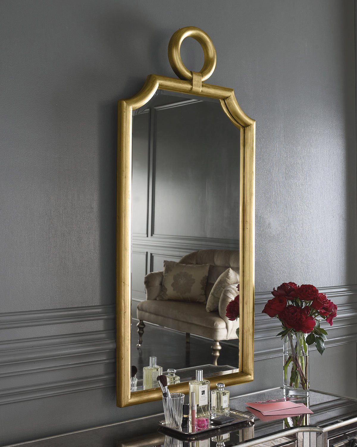 Зеркало в золотой раме "Пьемонт" с кольцом сверху