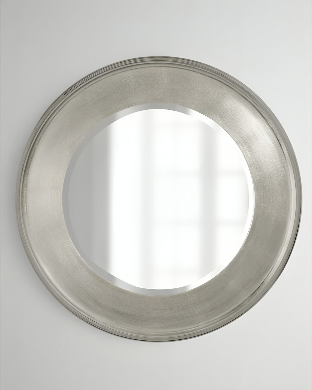 Серебряное настенное зеркало "Рассел"