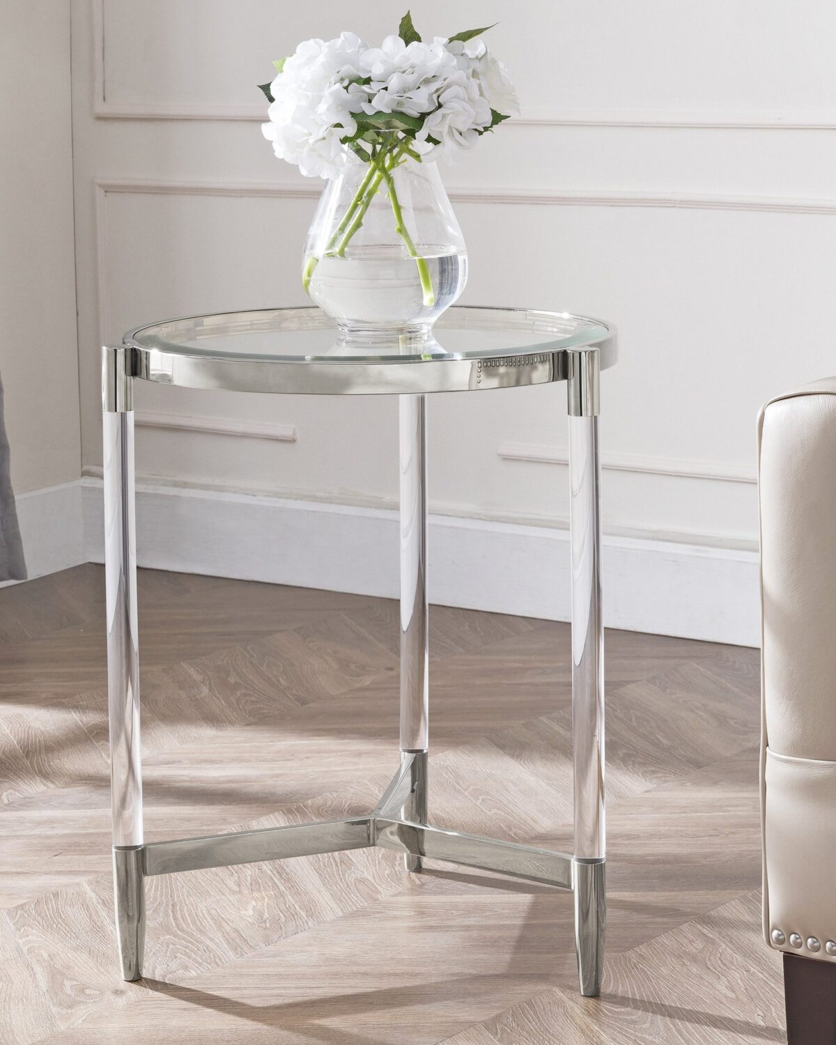 Круглый серебряный приставной столик "Стерлинг"