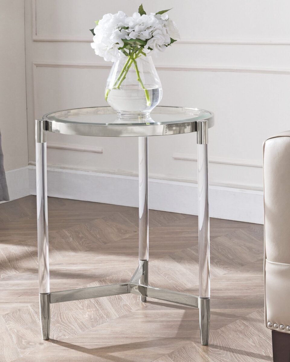 Круглый серебряный приставной столик 