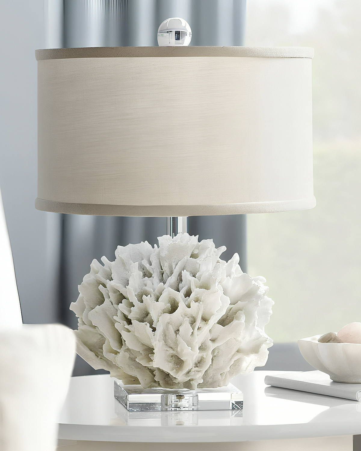 Белая настольная лампа "Тимор" в виде коралла