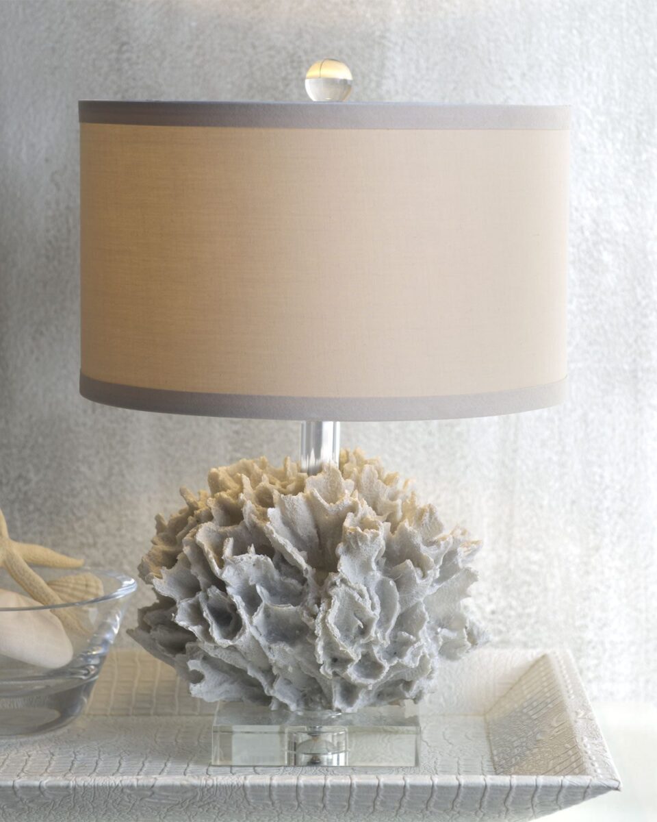 Настольная лампа в виде коралла 