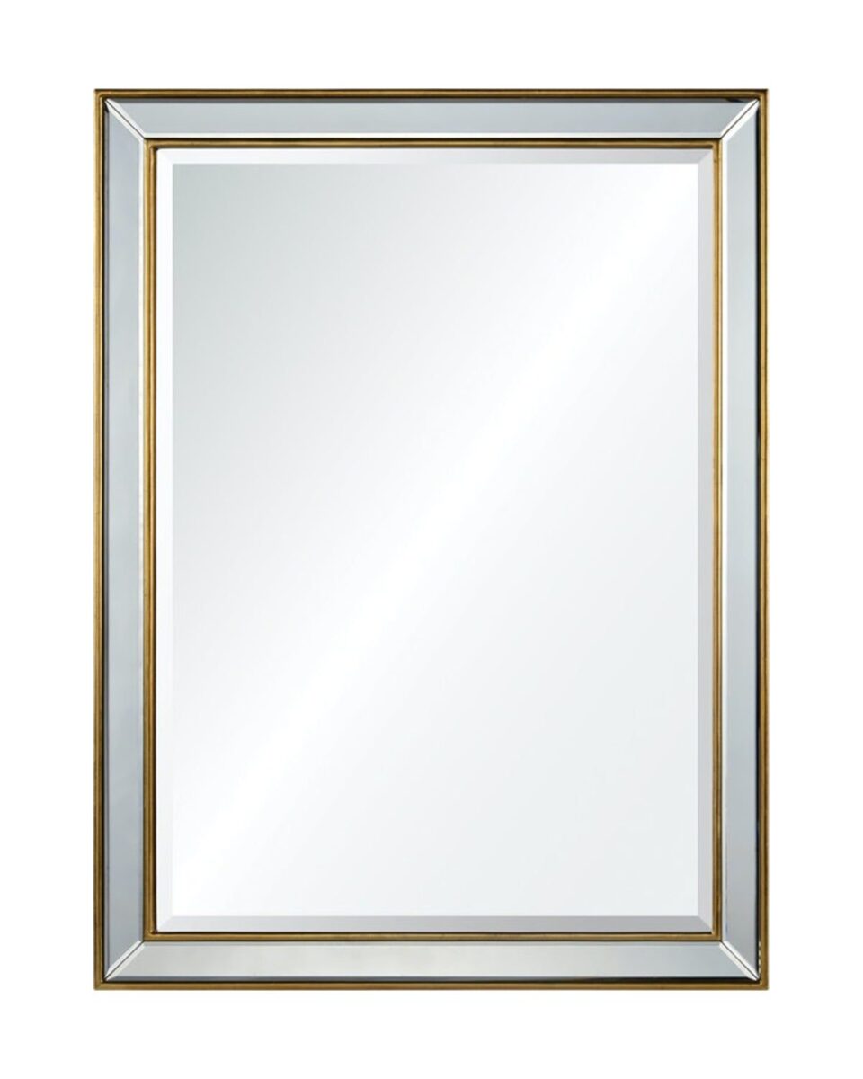Лаконичное зеркало в золотой раме