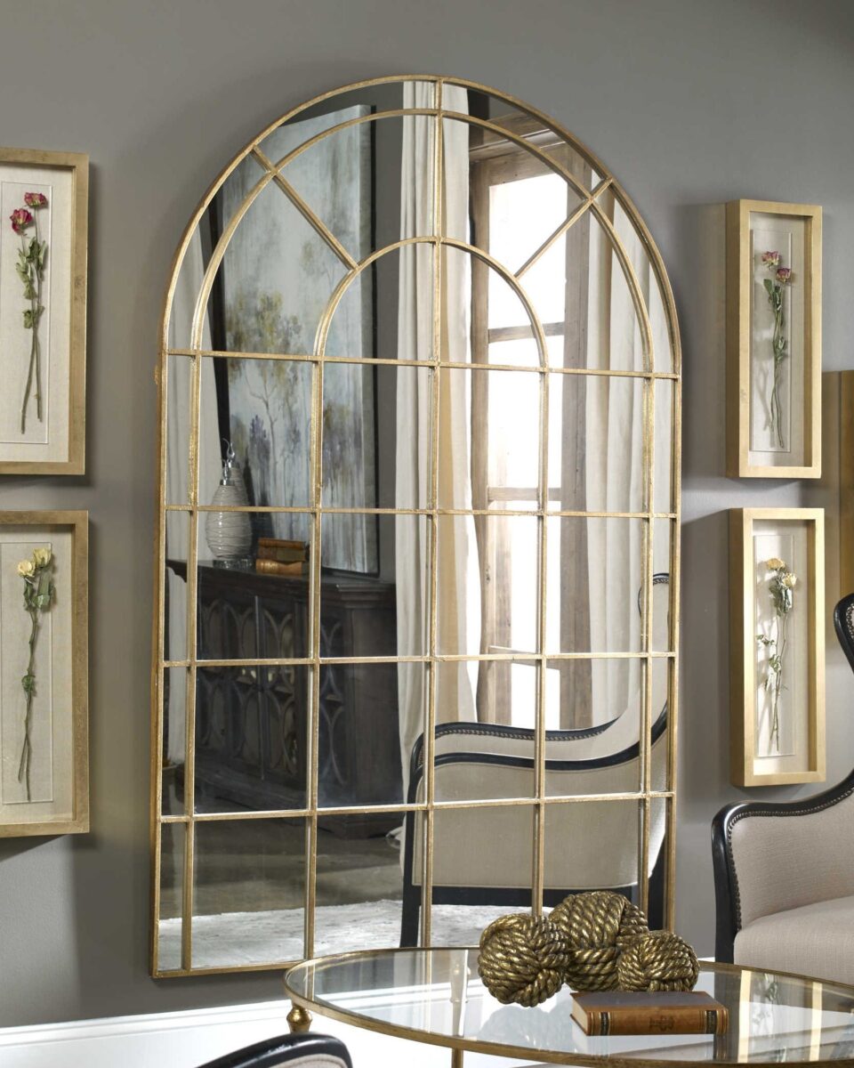 Золотое арочное зеркало в форме окна 