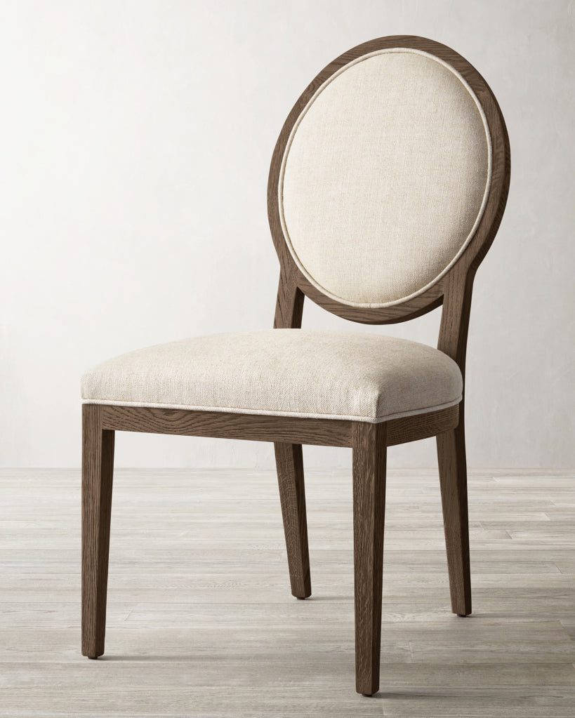 Коричневый стул в классическом стиле 