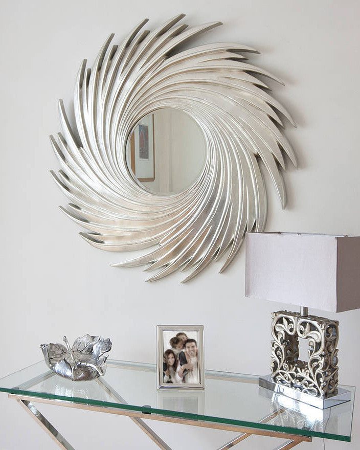 Круглое зеркало с рамой в виде серебряного вихря "Свирл"