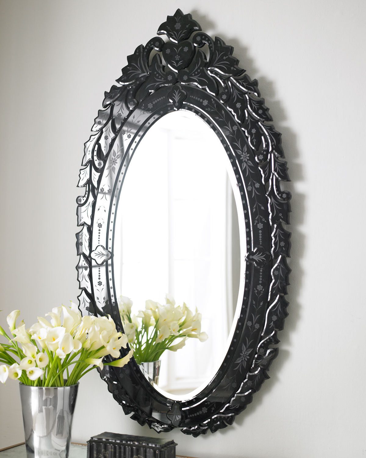 Черное настенное зеркало в венецианском стиле "Эдера Нуар"