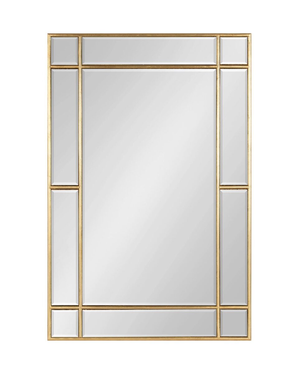Зеркало настенное в золотой прямоугольной раме 