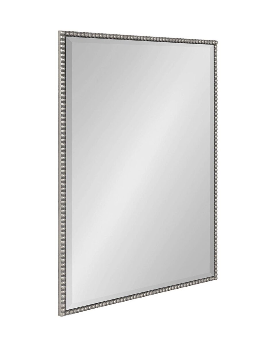 Зеркало в серебряной раме 