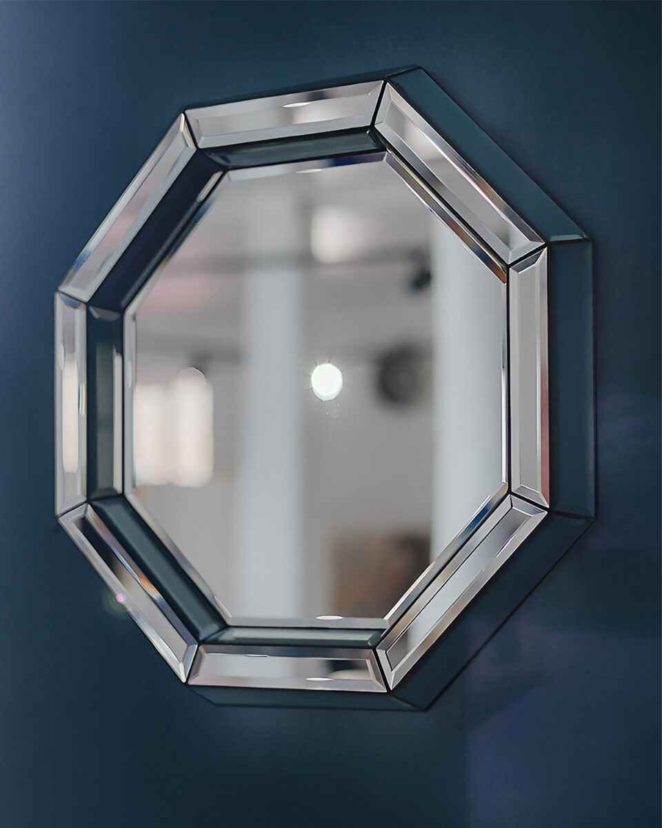 Восьмиугольное зеркало в зеркальной раме "Ларедо"