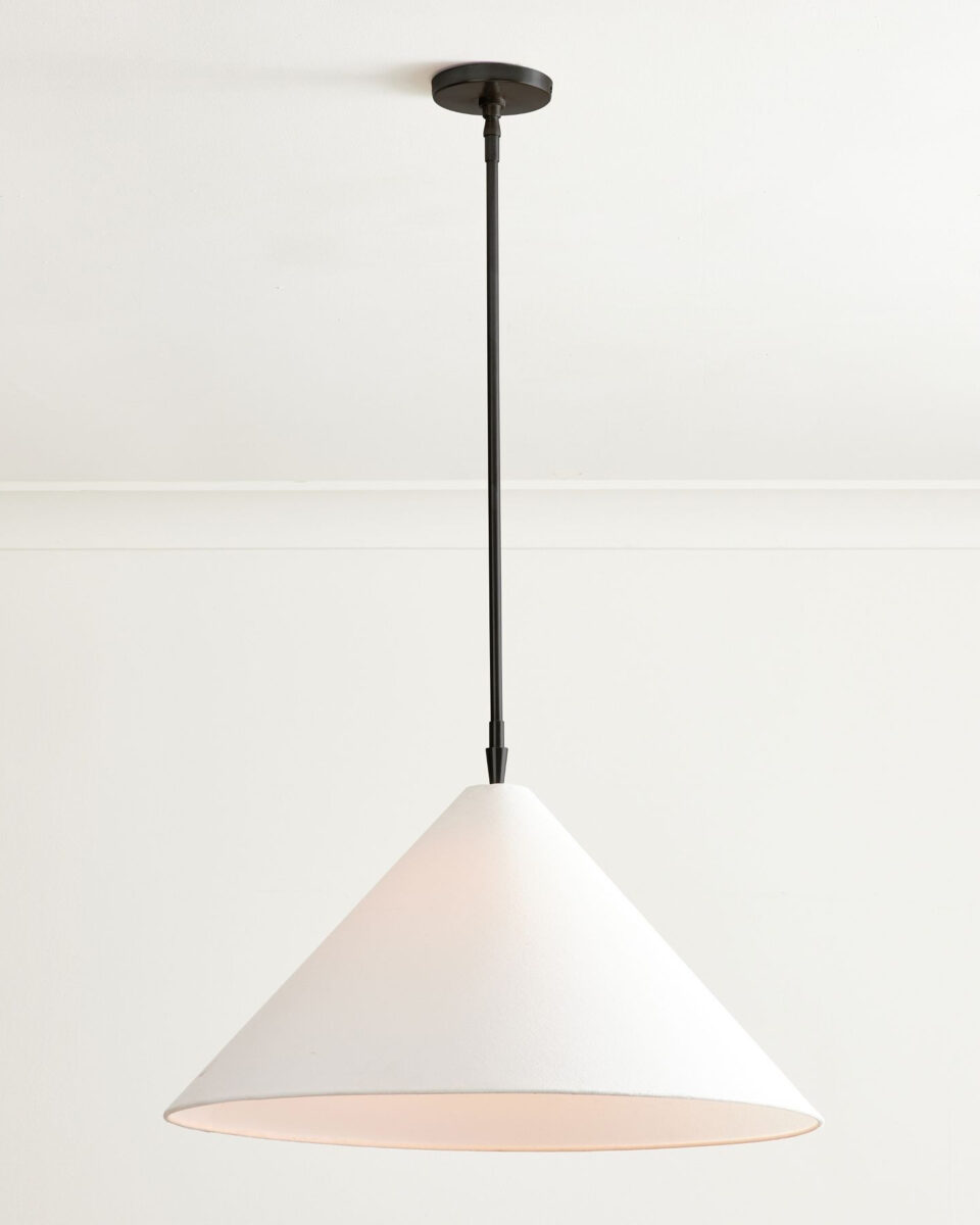Чёрный подвесной светильник "Эльзас" с треугольным абажуром на штанге