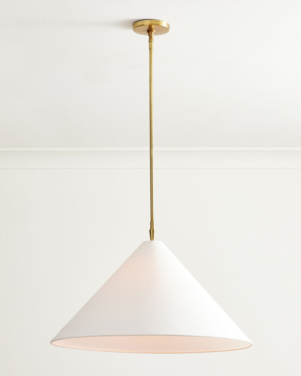 Золотой подвесной светильник "Эльзас" с треугольным абажуром на штанге